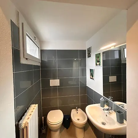 Sottosopra - In Centro A Piedi アパート フェラーラ